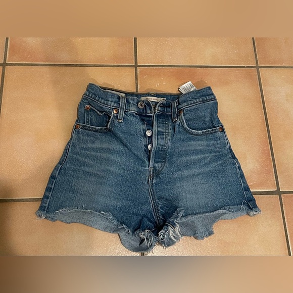 Levi’s Shorts - Picture 1 of 3